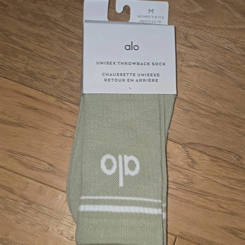ALO Unisex Throwback Sock Limited edition/release Limestone/White medium $34 - Picture 5 of 8